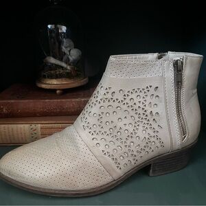 Women's Cream Ankle Boots